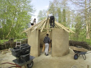 2018-05 - Bau einer Lehmhütte auf der Mainau